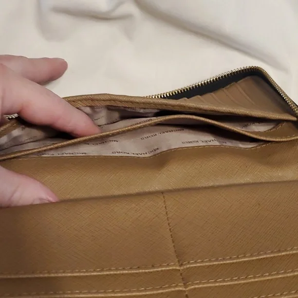 Michael Kors Black Wallet/Wristlet - Picture 6 of 8